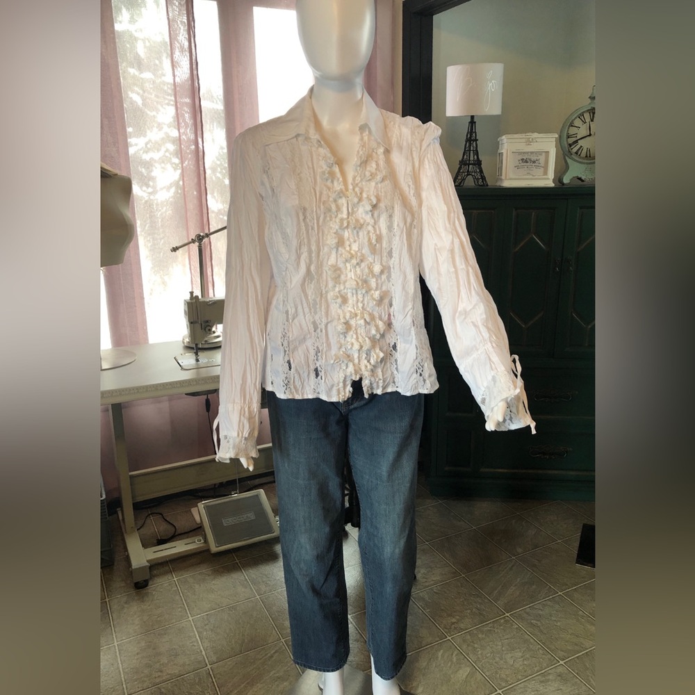 Elegant White Lace Women's Top 
Brand: Ute Fries
Size 42